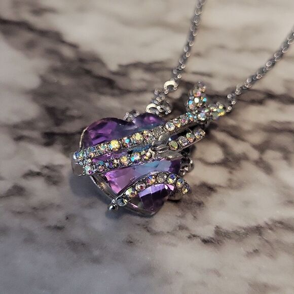 Enchanting Heart Butterfly Necklace Delicate Craftsmanship & Timeless Style - Picture 1 of 11